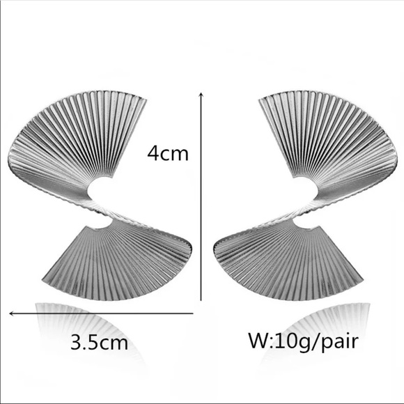 Minimal Earring NWT - Picture 4 of 4